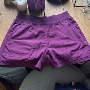 Title Nine Hiking Shorts Size 8